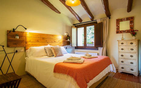 Habitación con cama doble