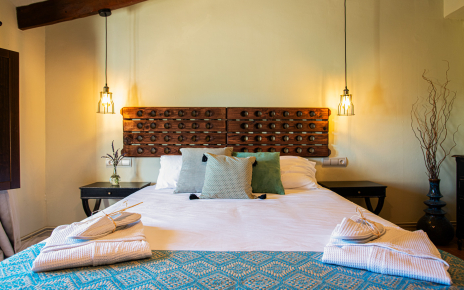 Habitación con cama doble