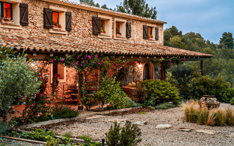 Tu alojamiento es precioso por la noche también