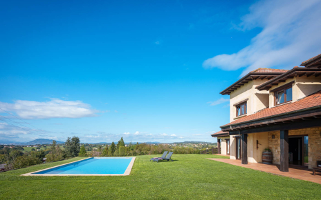 Oiscina, jardines y villa, todo a mano