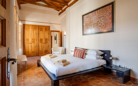 Dormitorio 2: habitación principal con cama XL