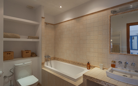 Baño en suite de dormitorio 1 (planta baja)