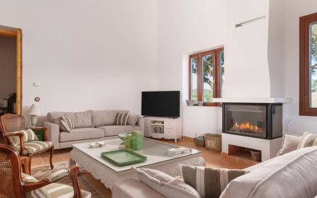 Living area, all tastefully decorated