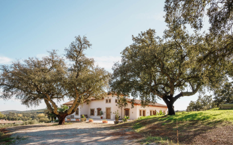 Arriving at the parking area right next to the house