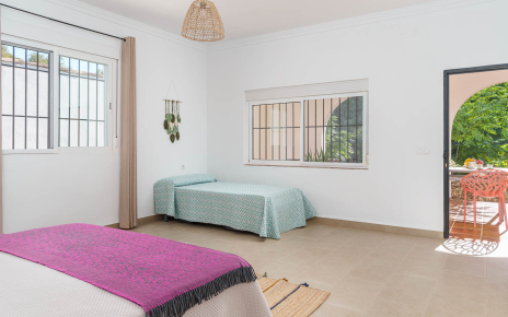 Habitación 1 con salida a porche delantero