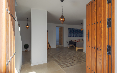 Acceso a nivel medio desde la calle