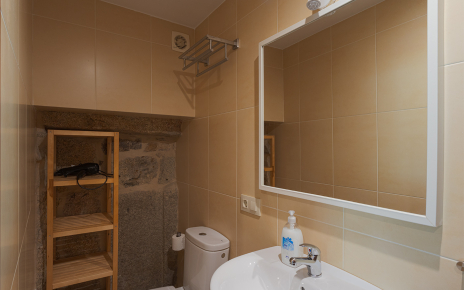 Bedroom 1 en suite facilities