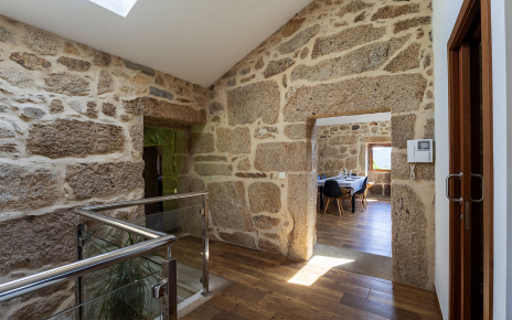 Access to dining room and kitchen