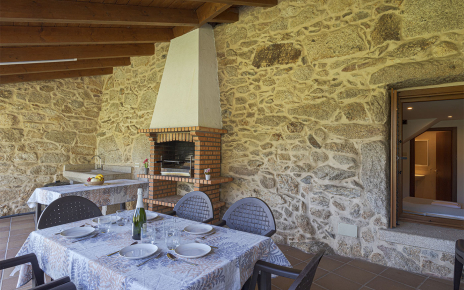 Furnished porch with barbecue