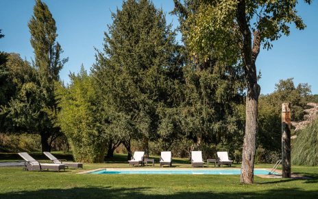 Large lawned gardens around the pool