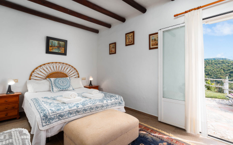 Direct access to terrace and gardens