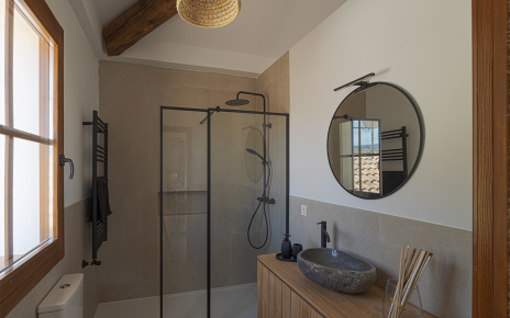 En suite facilities in attic bedroom