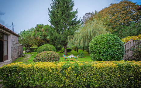 Excellent gardens for walking, reading, relaxing