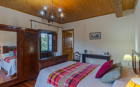 Bedroom 4 with double bed and en suite facilities