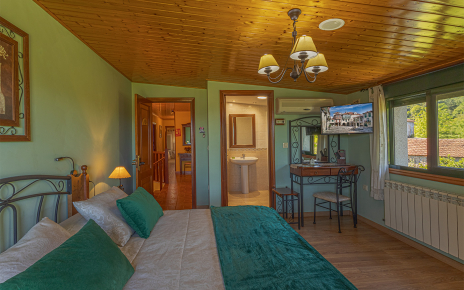 En suite facilities Bedroom 1