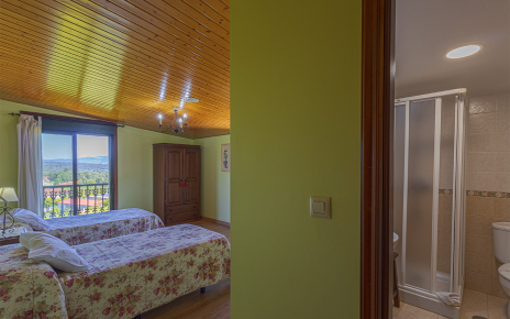 Bedroom 2 (Verano) with en suite facilities