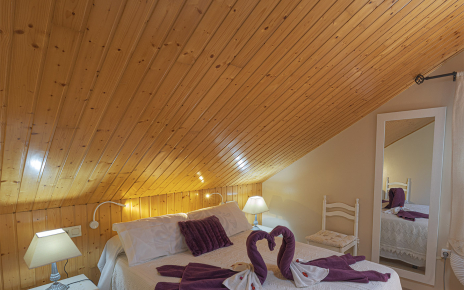 Bedroom 5 loft room with en suite facilities