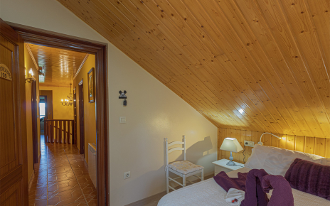 Bedroom 5 (Four Seasons)