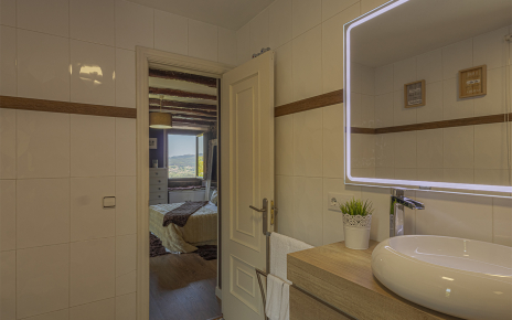 En suite facilities bedroom 1