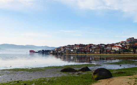 Combarro fishing village is 20 min away