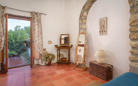 Salida desde planta intermedia a zona de piscina