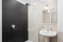 Baño de habitación con dos camas (primera planta)