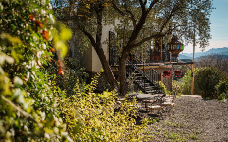 Escalones desde planta primera a jardines