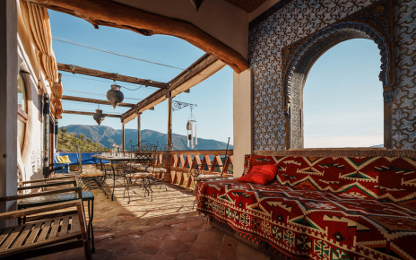 Zona chill-out junto a la terraza amueblada