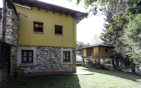 Fenced private gardens