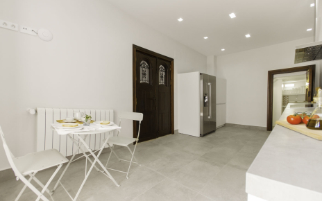 Cocina con salida a terraza y comedor