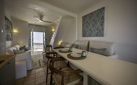 Breakfast/dining table