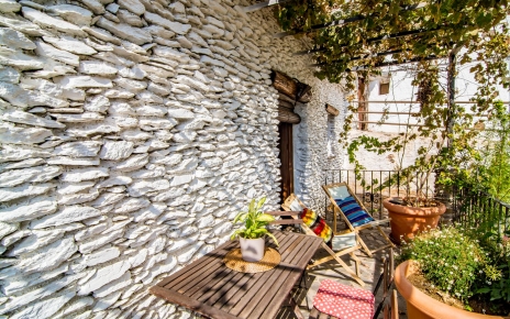 Larga terraza en el lado este