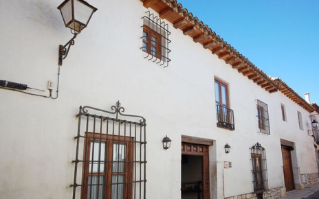 Esta es la fachada frontal vista desde la calle