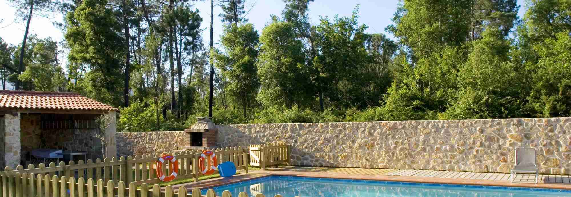 Rural Galicia villa with pool near Portugal river border and beach