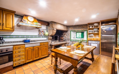 Galicia country style kitchen